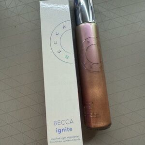 BECCA Ignite Liquified Light Highlighter - gratitude